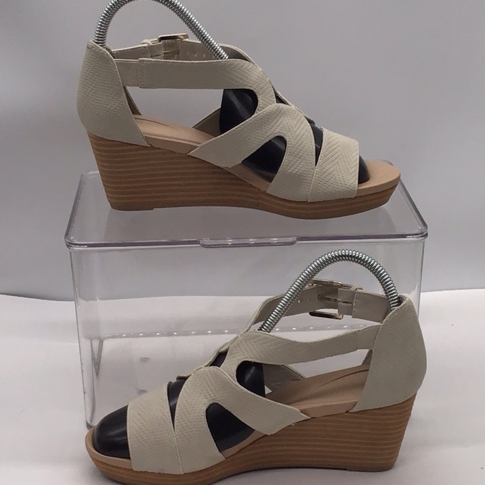 Dr.Scholl’s Beige Heel Sandal - Picture 3 of 10